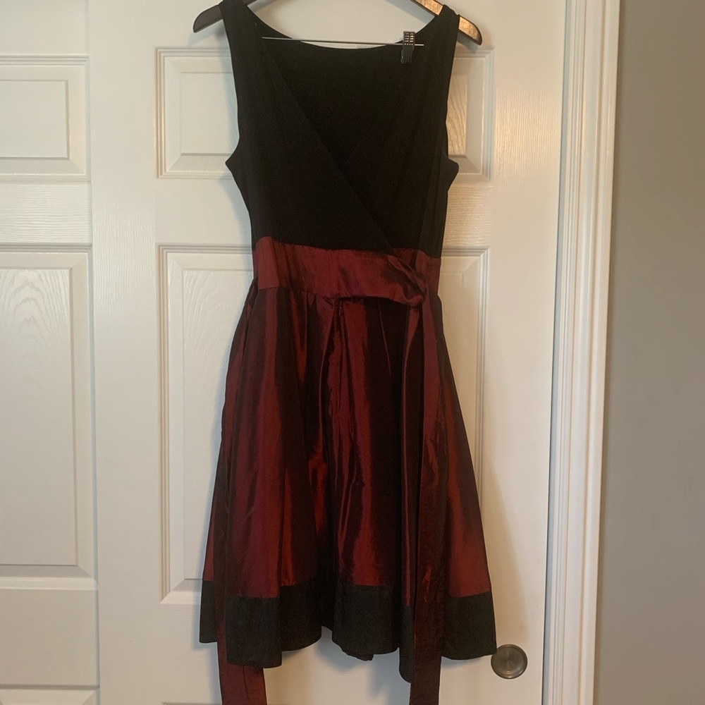 SL Fashions Sleeveless Pleated Side Bow Dress - Picture 2 of 4